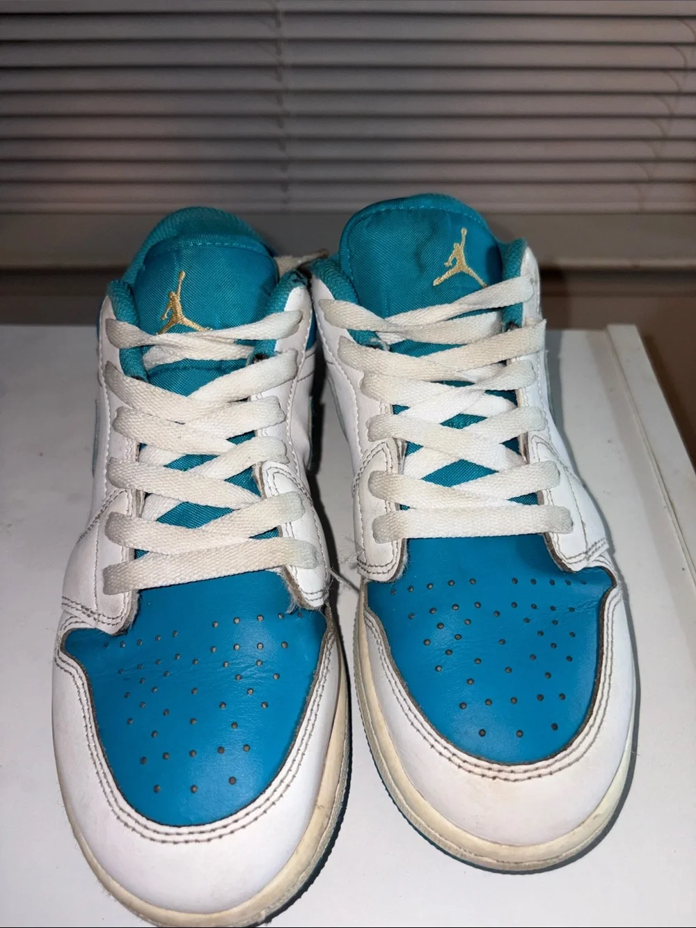 Nike Kids Low-Top Sneakers in White and Turquoise Blue